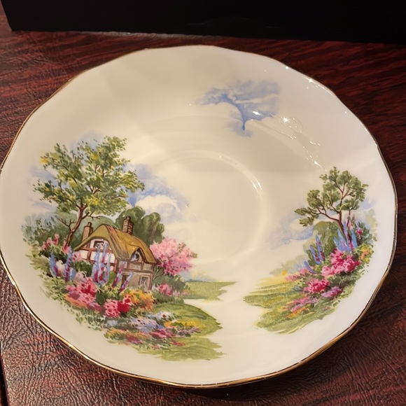 Royal Vale English Cottage Tea cup & saucer - Picture 4 of 7